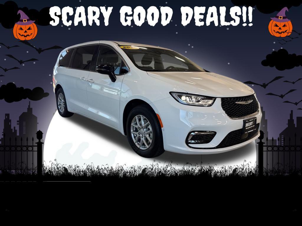 new 2025 Chrysler Pacifica car, priced at $45,612