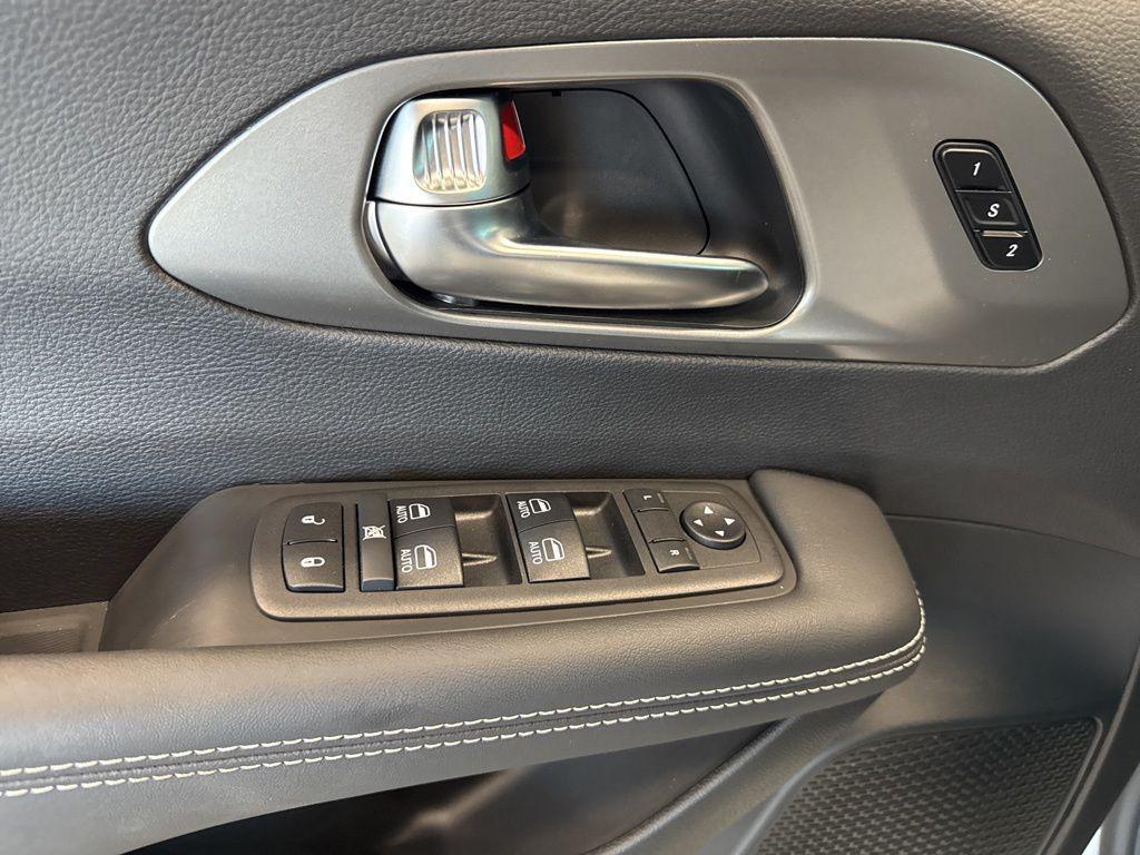 new 2025 Chrysler Pacifica car, priced at $47,112