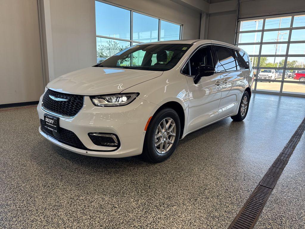 new 2025 Chrysler Pacifica car, priced at $47,112