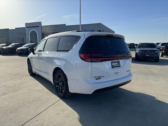 new 2024 Chrysler Pacifica car, priced at $49,772