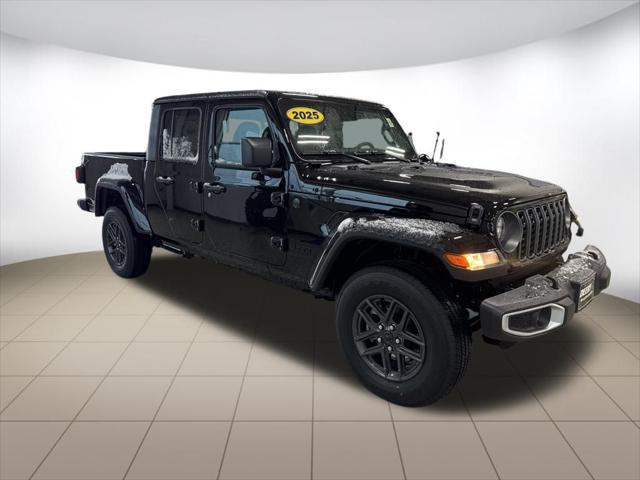 new 2025 Jeep Gladiator car, priced at $42,076
