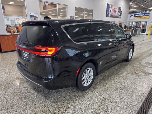 new 2025 Chrysler Pacifica car, priced at $40,427