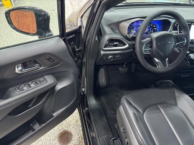 new 2025 Chrysler Pacifica car, priced at $40,427