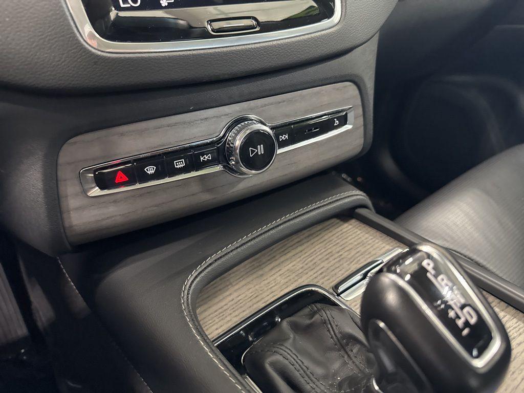 used 2022 Volvo XC90 car, priced at $37,874