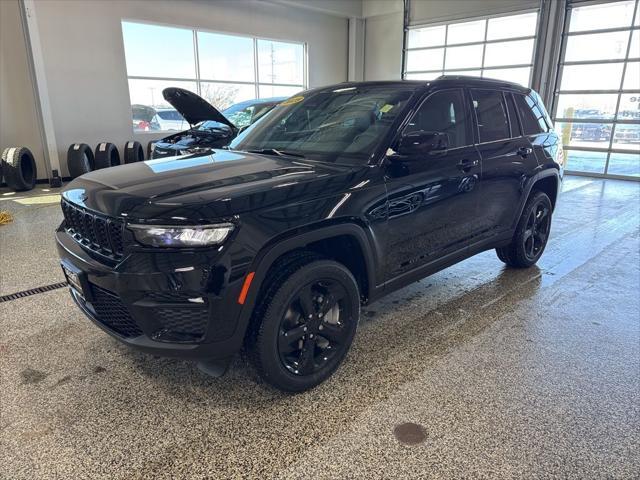 new 2025 Jeep Grand Cherokee car, priced at $40,611