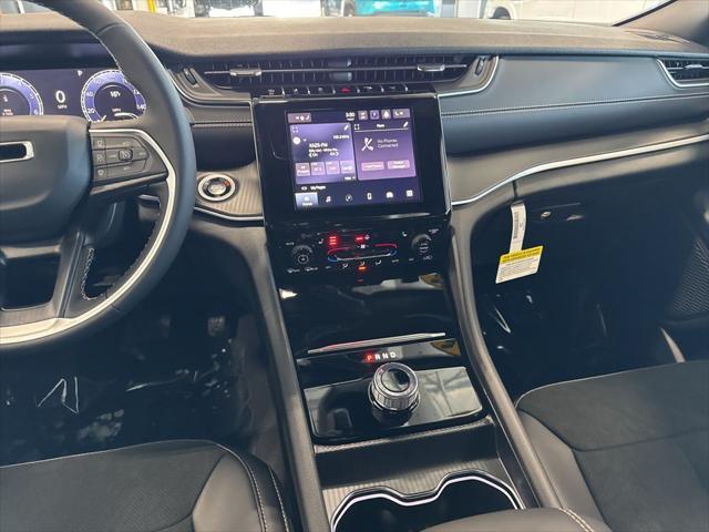 new 2025 Jeep Grand Cherokee car, priced at $40,611