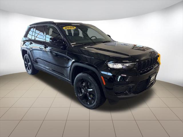 new 2025 Jeep Grand Cherokee car, priced at $40,611