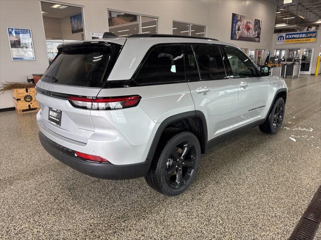 new 2025 Jeep Grand Cherokee car, priced at $40,611