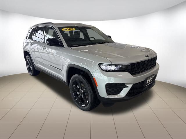 new 2025 Jeep Grand Cherokee car, priced at $40,611