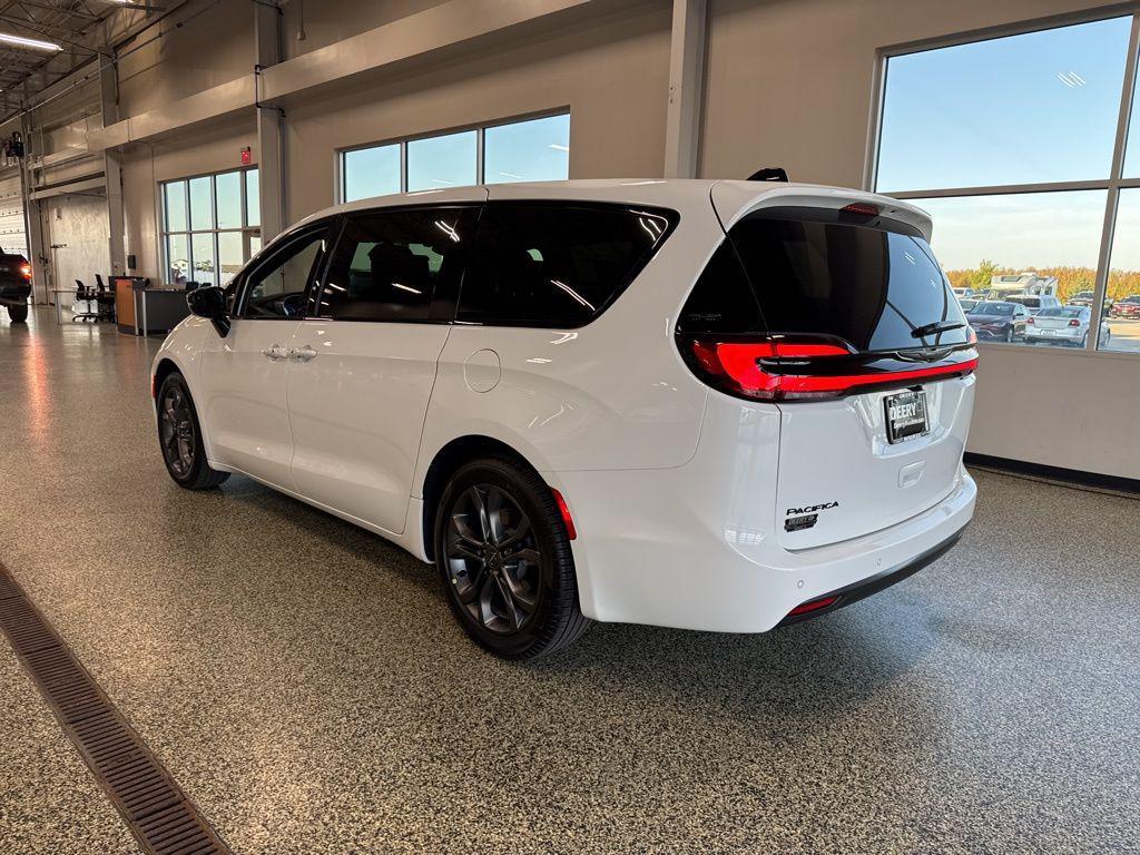 new 2026 Chrysler Pacifica car, priced at $46,817