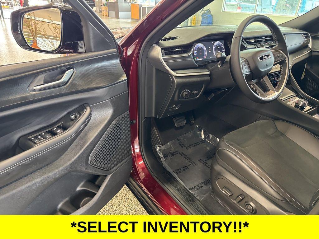 new 2025 Jeep Grand Cherokee L car, priced at $41,821