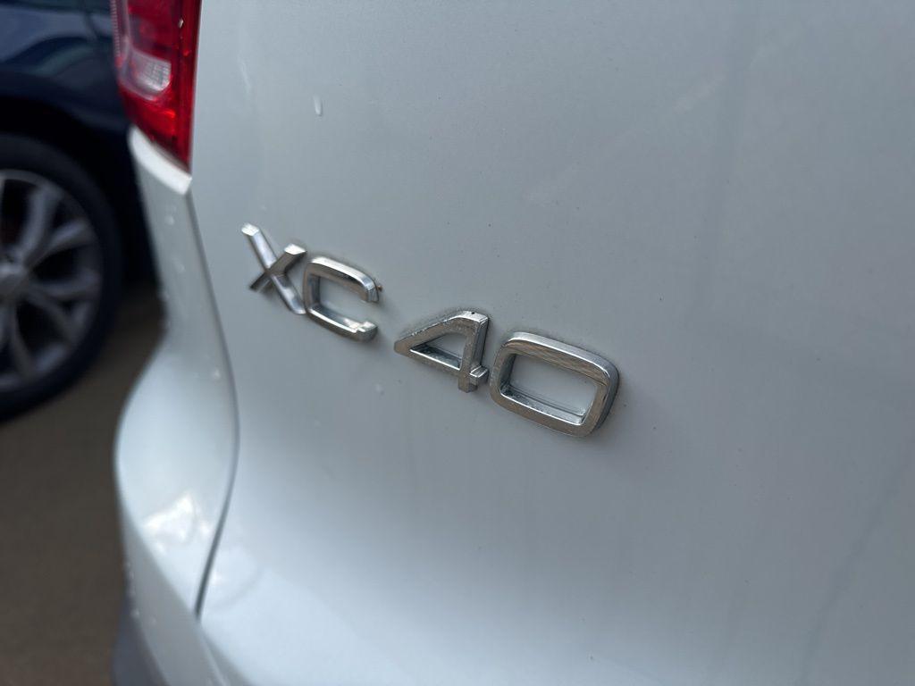 used 2021 Volvo XC40 car, priced at $25,203