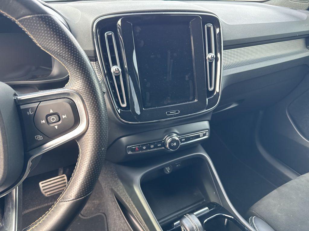 used 2021 Volvo XC40 car, priced at $25,203