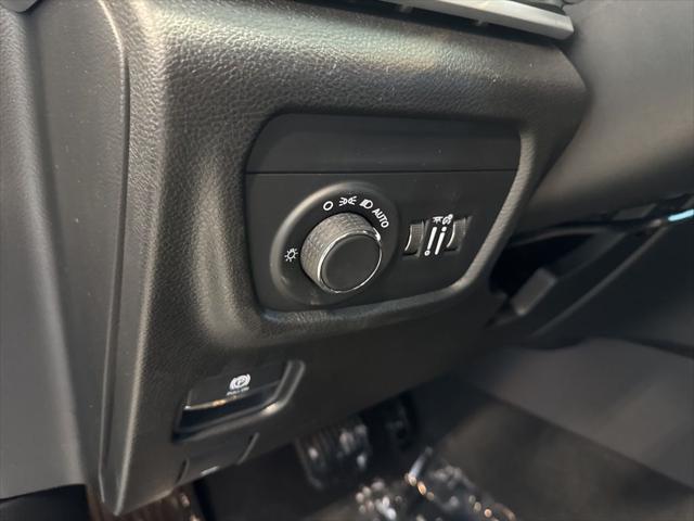 new 2025 Jeep Grand Cherokee car, priced at $40,075