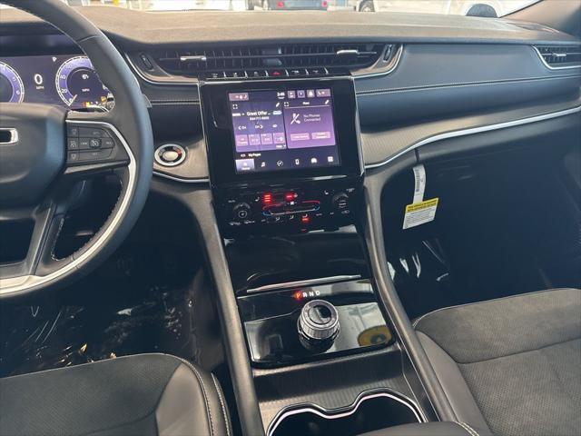 new 2025 Jeep Grand Cherokee car, priced at $40,075