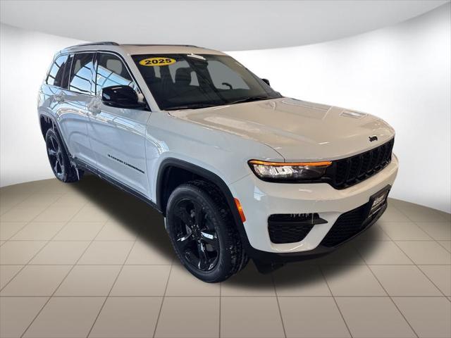 new 2025 Jeep Grand Cherokee car, priced at $40,075
