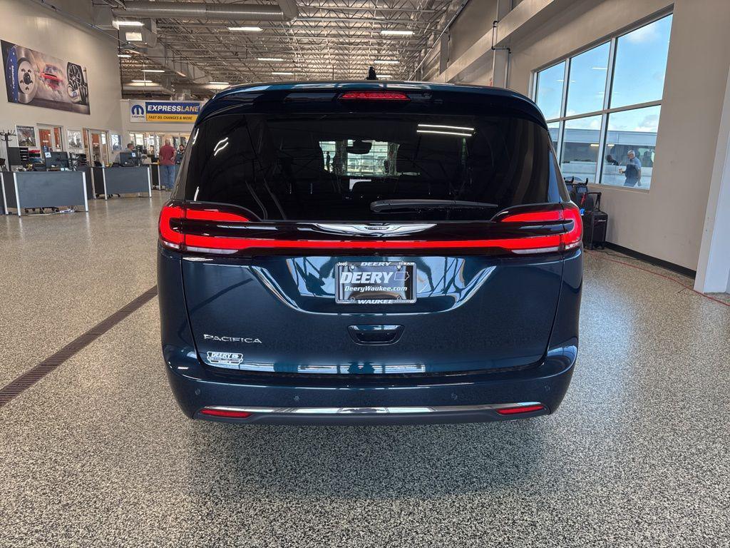 new 2025 Chrysler Pacifica car, priced at $41,922