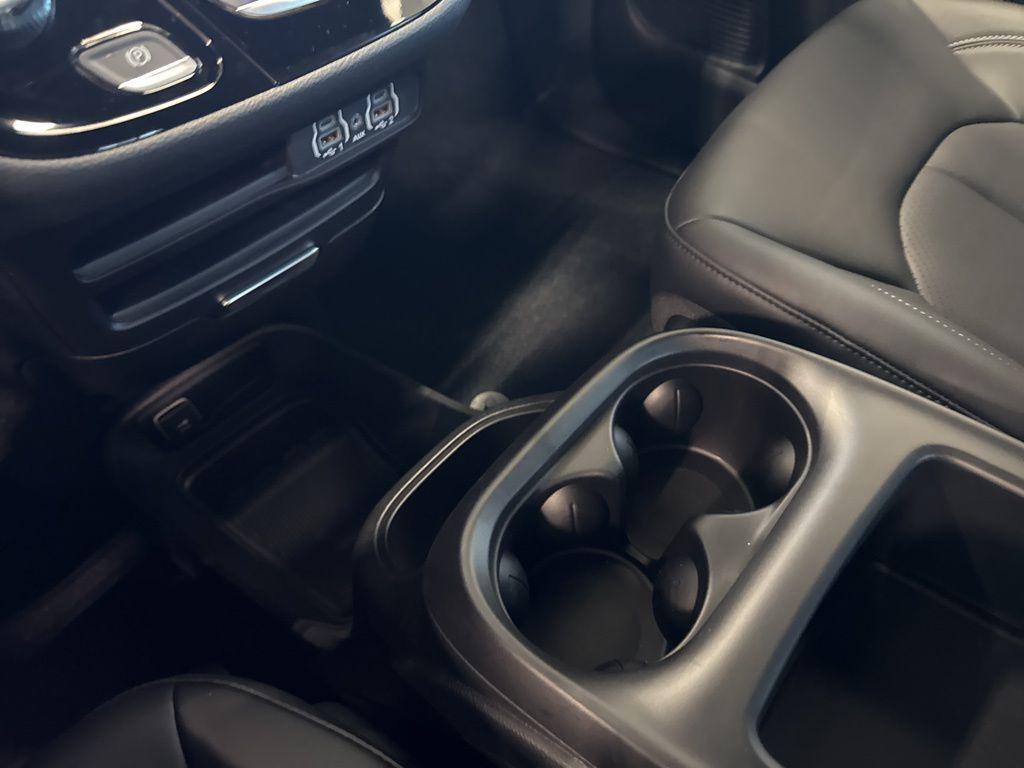 new 2025 Chrysler Pacifica car, priced at $41,922
