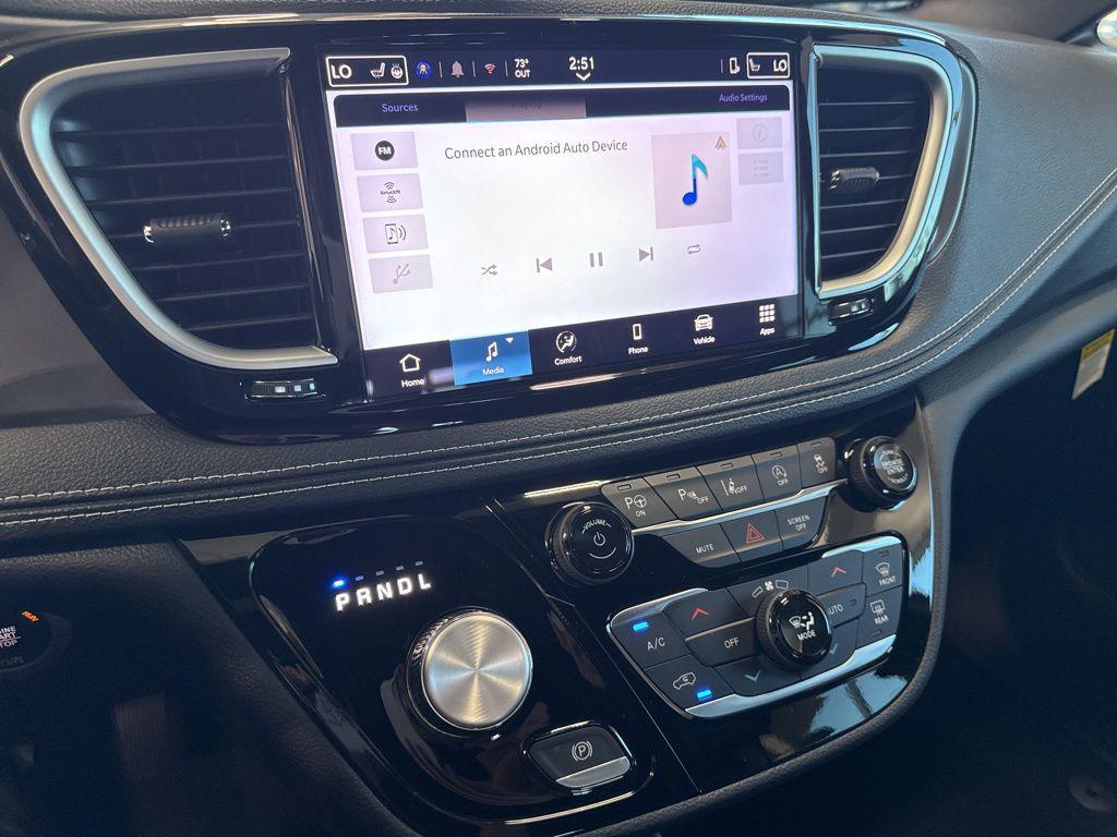 new 2025 Chrysler Pacifica car, priced at $41,922