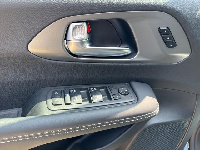 used 2025 Chrysler Pacifica car, priced at $42,211