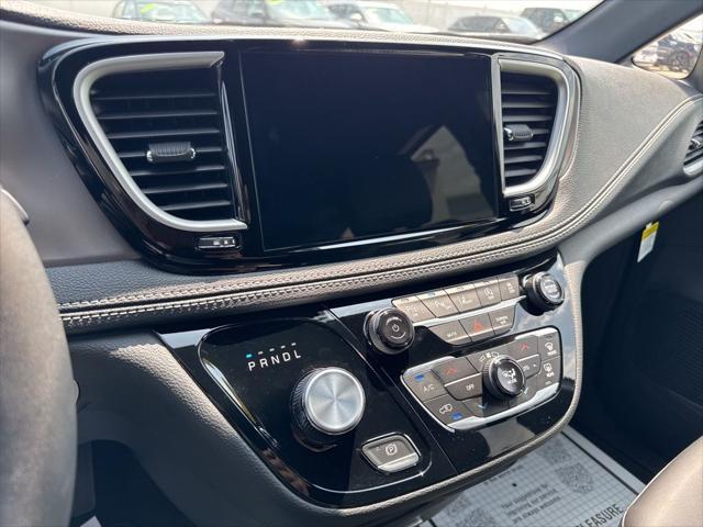 used 2025 Chrysler Pacifica car, priced at $42,211