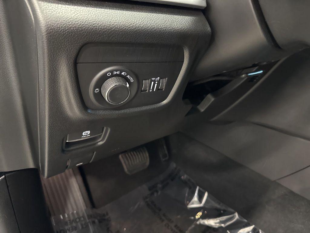 new 2025 Jeep Grand Cherokee car, priced at $36,709