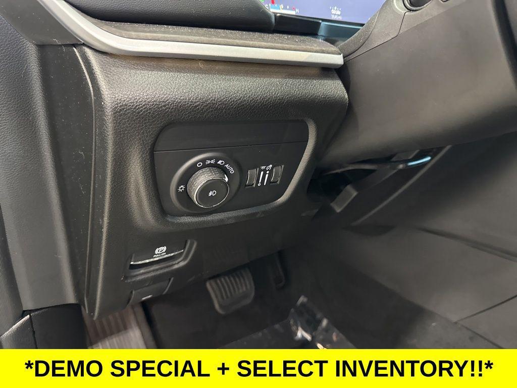 new 2025 Jeep Grand Cherokee car, priced at $39,750