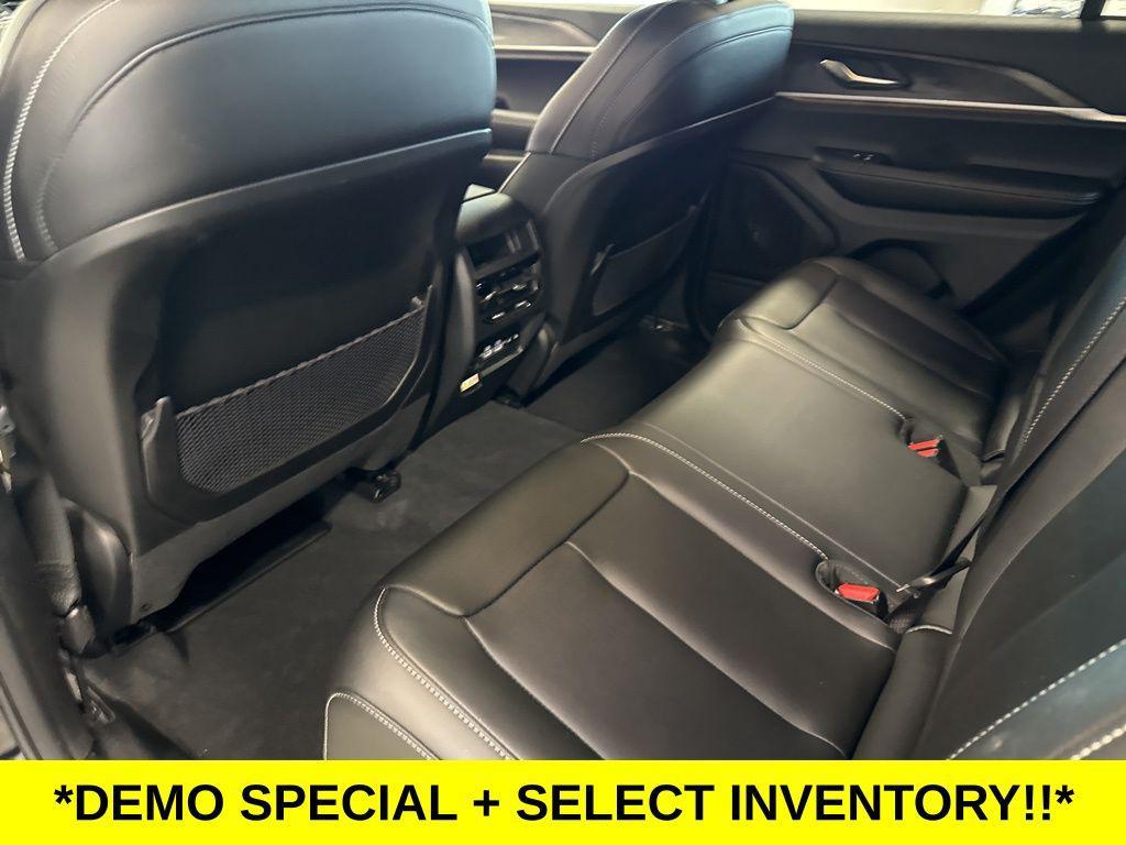 new 2025 Jeep Grand Cherokee car, priced at $39,750