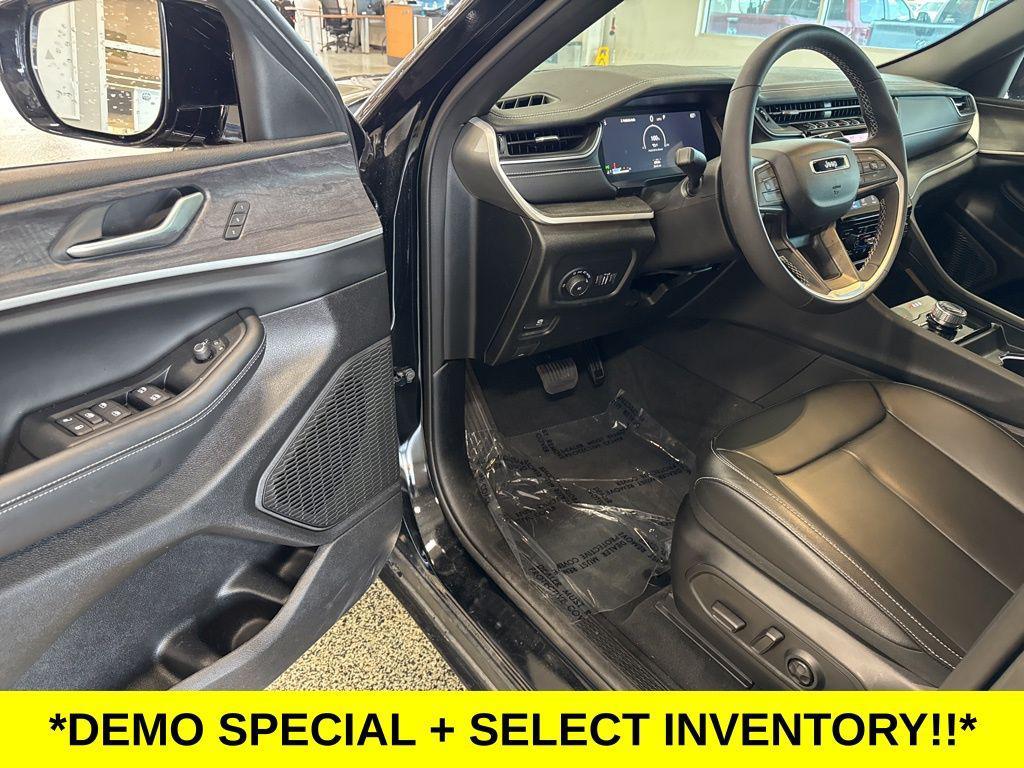 new 2025 Jeep Grand Cherokee car, priced at $39,750