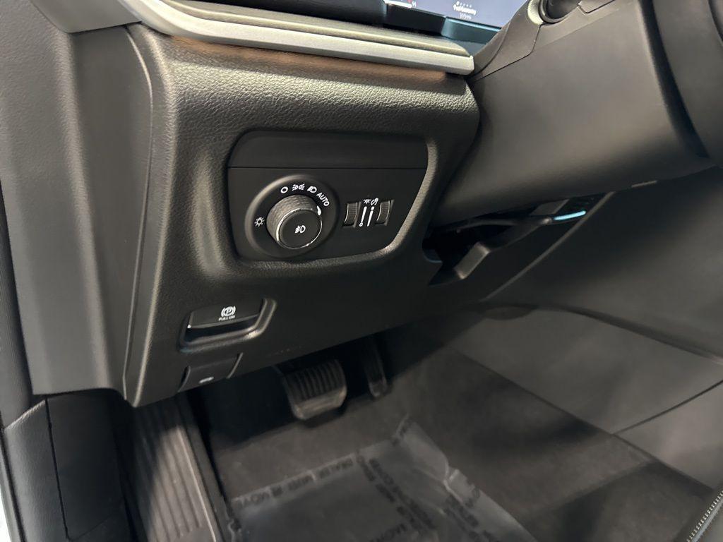 new 2025 Jeep Grand Cherokee car, priced at $40,672