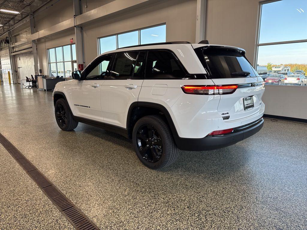 new 2025 Jeep Grand Cherokee car, priced at $40,672