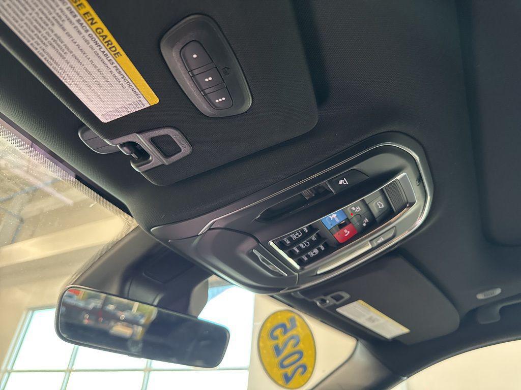 new 2025 Jeep Grand Cherokee car, priced at $40,672