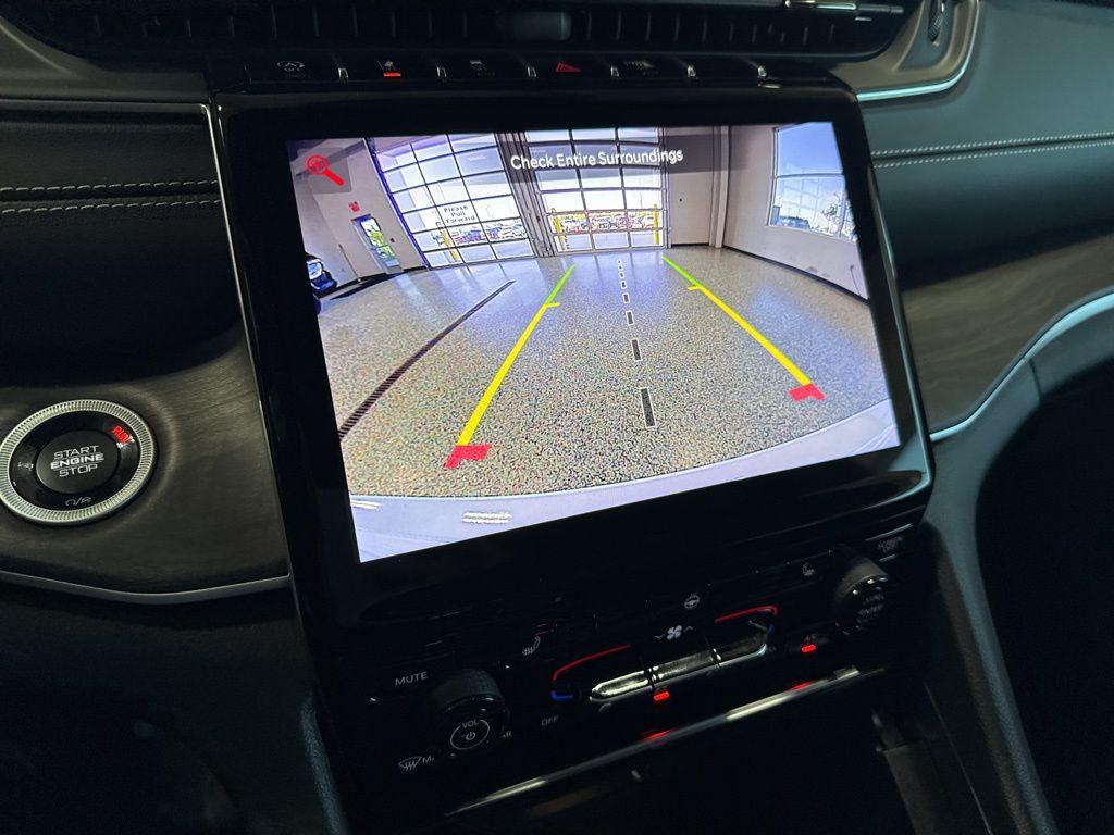 new 2025 Jeep Grand Cherokee car, priced at $40,672