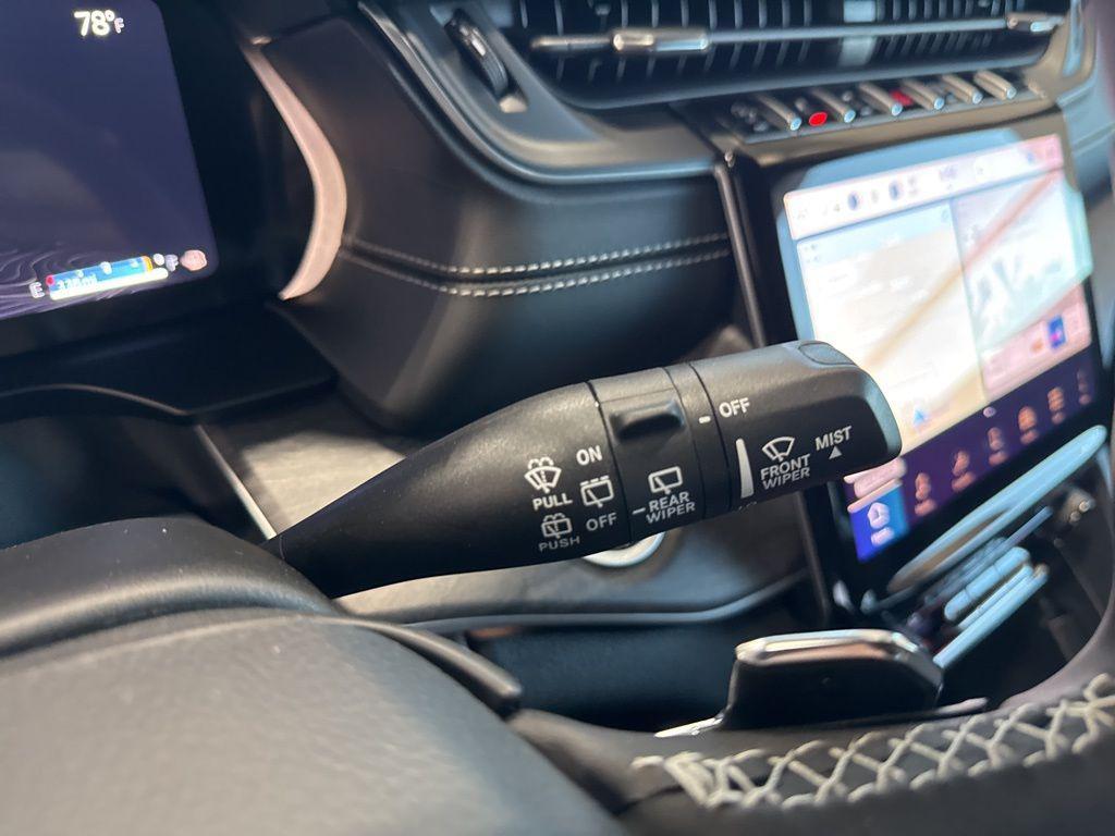 new 2025 Jeep Grand Cherokee car, priced at $40,672