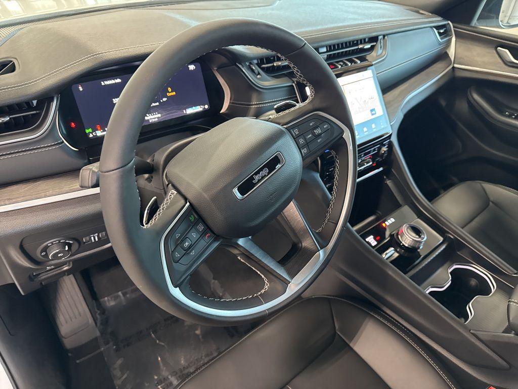 new 2025 Jeep Grand Cherokee car, priced at $40,672