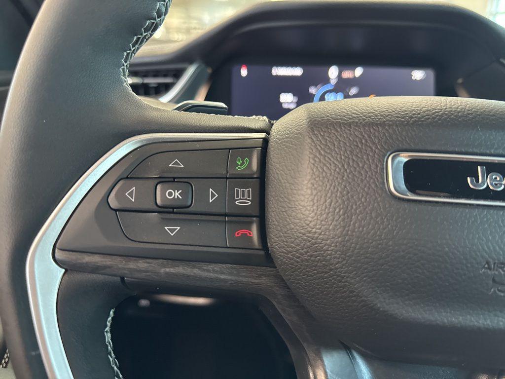 new 2025 Jeep Grand Cherokee car, priced at $40,672