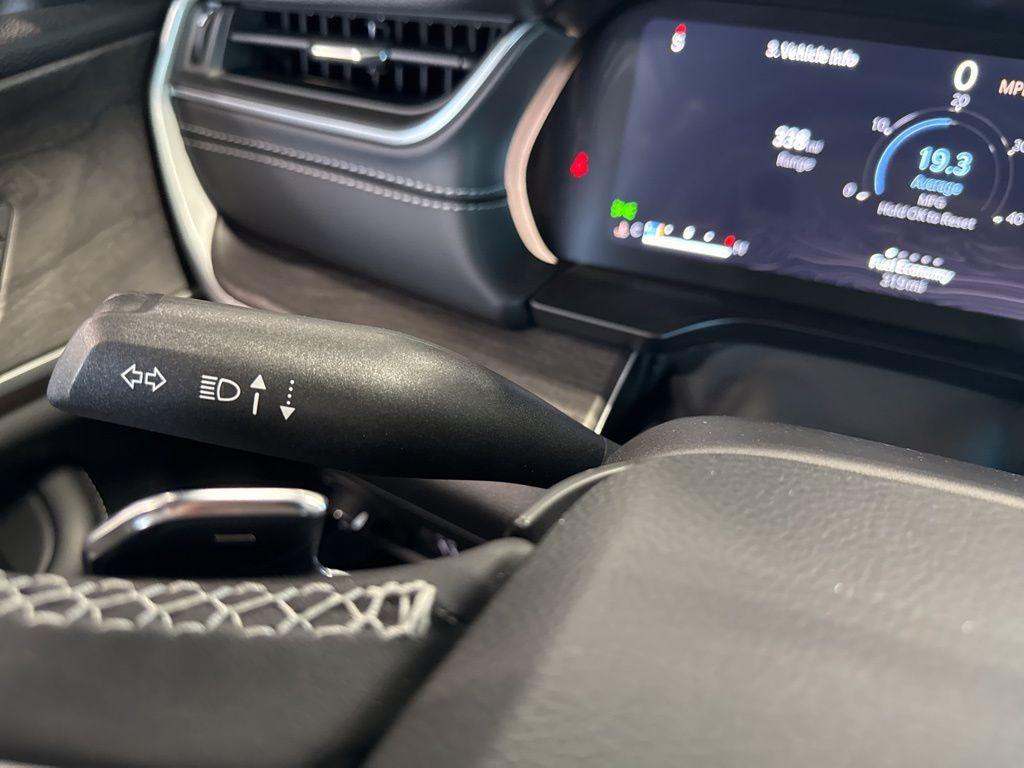 new 2025 Jeep Grand Cherokee car, priced at $40,672