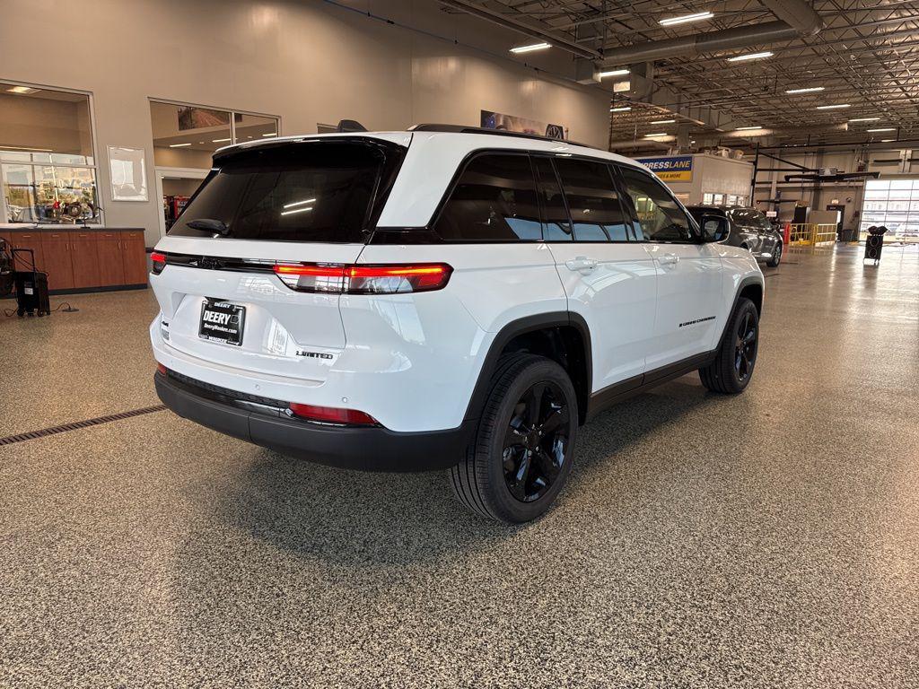 new 2025 Jeep Grand Cherokee car, priced at $40,672