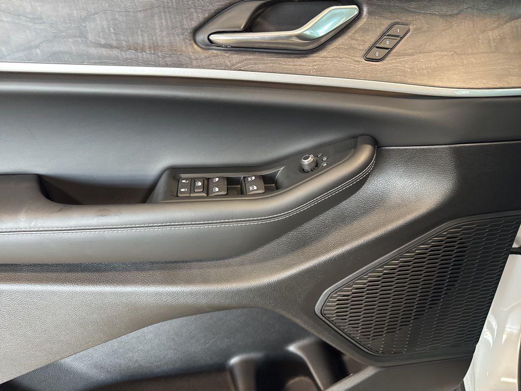 new 2025 Jeep Grand Cherokee car, priced at $40,672