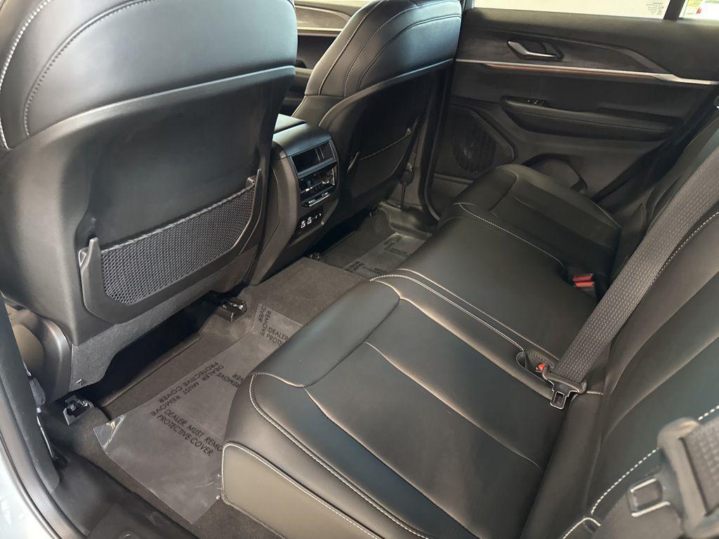 new 2025 Jeep Grand Cherokee car, priced at $40,672