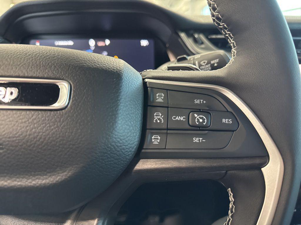 new 2025 Jeep Grand Cherokee car, priced at $40,672