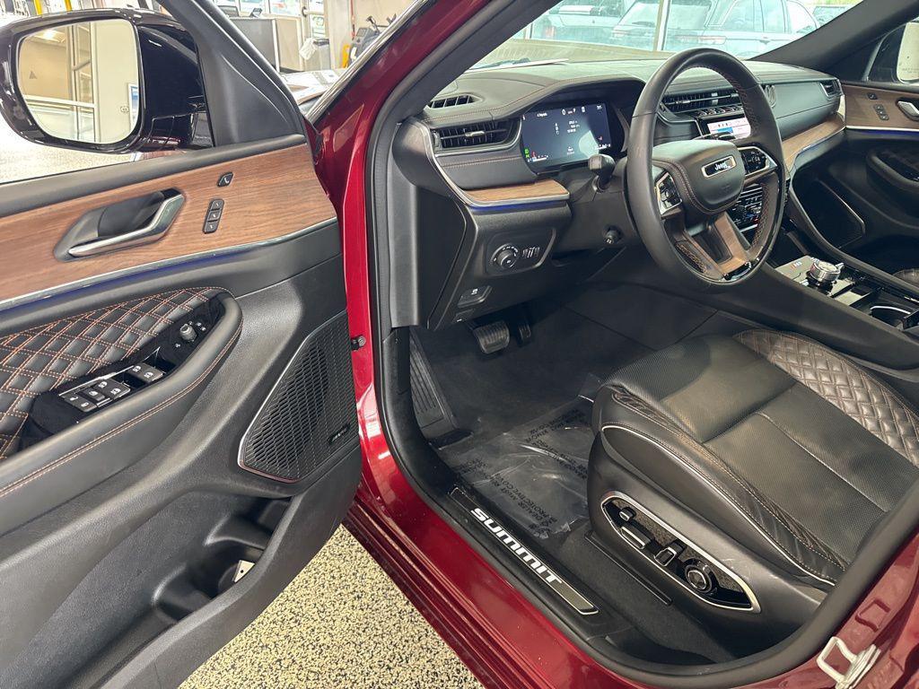 used 2024 Jeep Grand Cherokee car, priced at $44,500