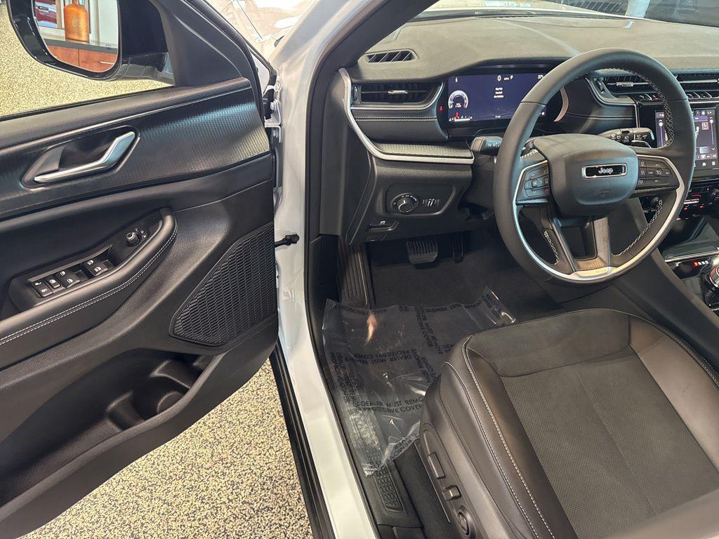 new 2025 Jeep Grand Cherokee L car, priced at $41,785