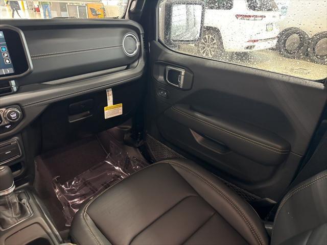 new 2025 Jeep Wrangler car, priced at $52,574