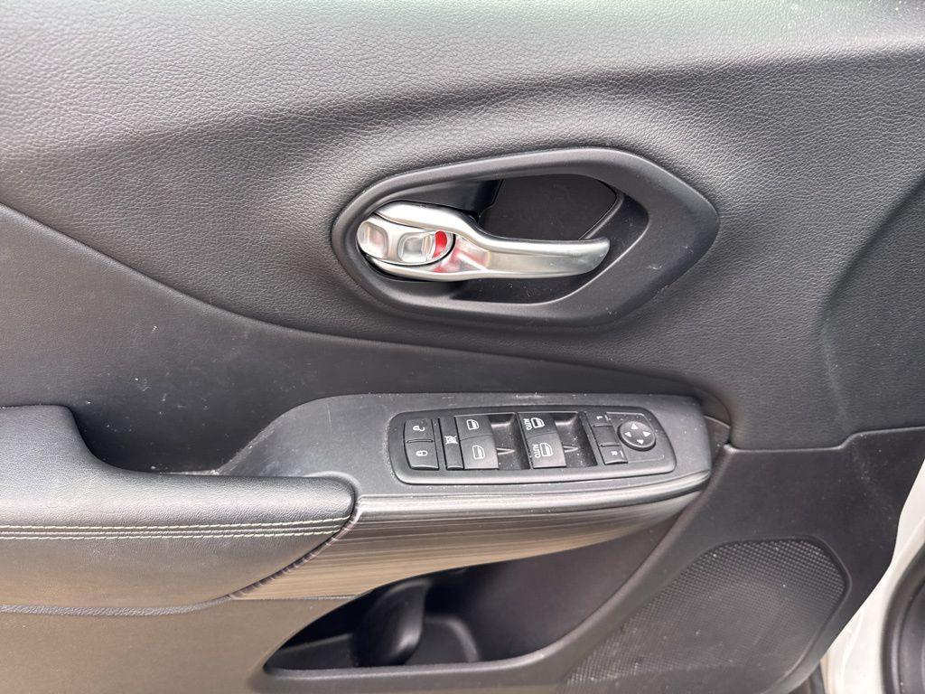 used 2015 Jeep Cherokee car, priced at $13,489