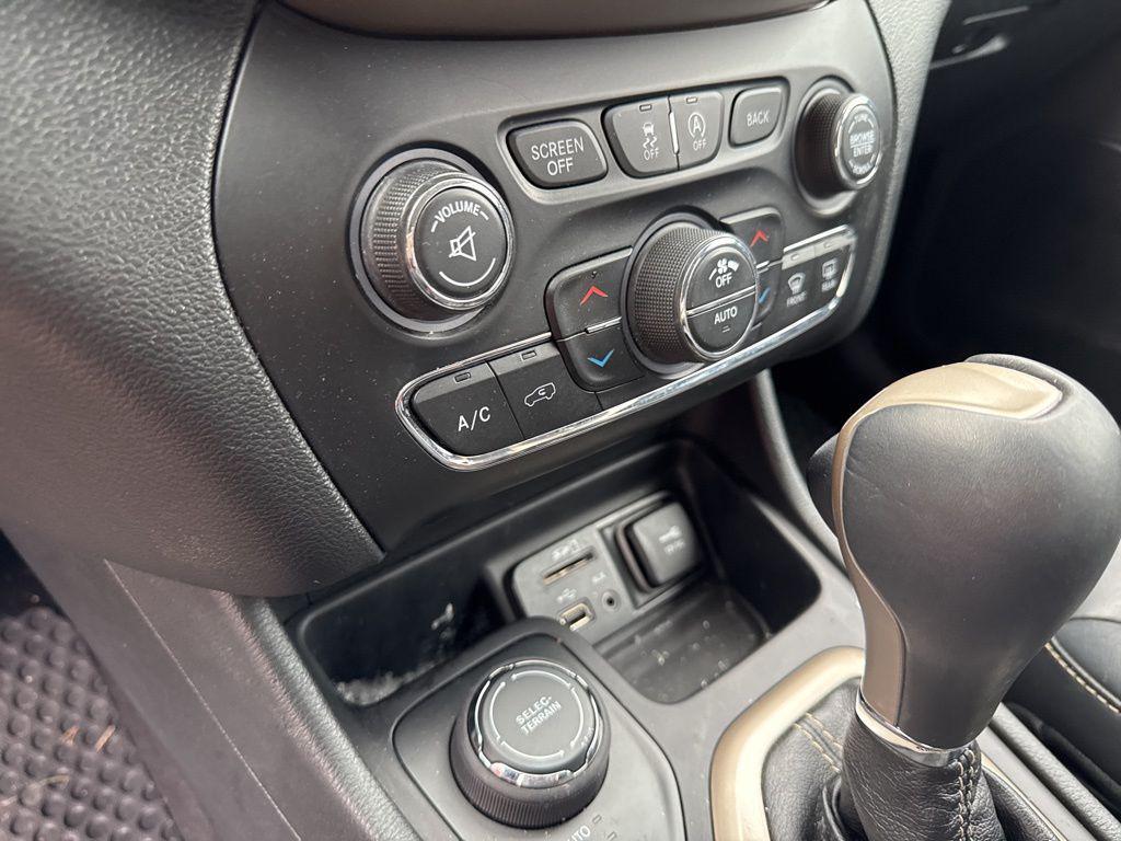 used 2015 Jeep Cherokee car, priced at $13,489