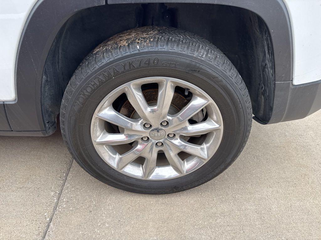 used 2015 Jeep Cherokee car, priced at $13,489