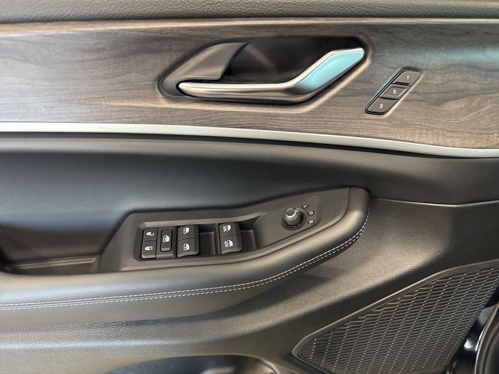 new 2025 Jeep Grand Cherokee L car, priced at $49,049