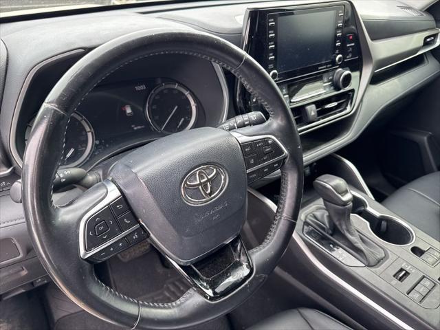 used 2020 Toyota Highlander car, priced at $34,323