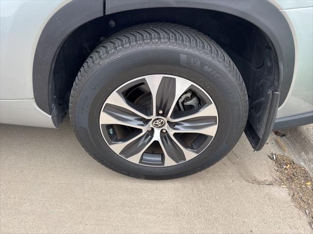 used 2020 Toyota Highlander car, priced at $34,323